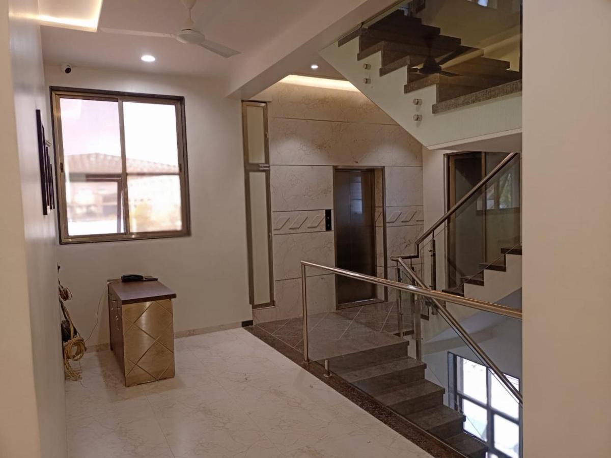 Hotel Rose Gold Ahmednagar Esterno foto