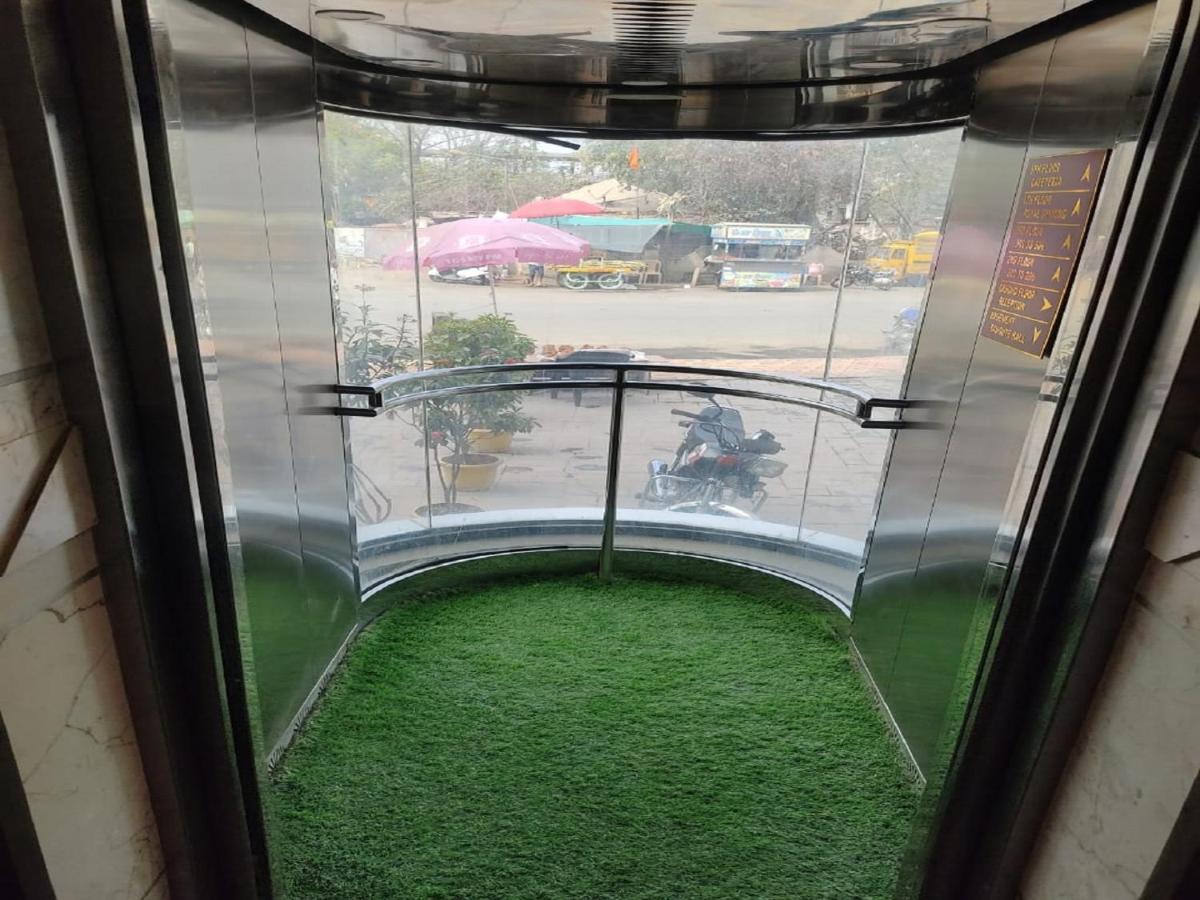 Hotel Rose Gold Ahmednagar Esterno foto