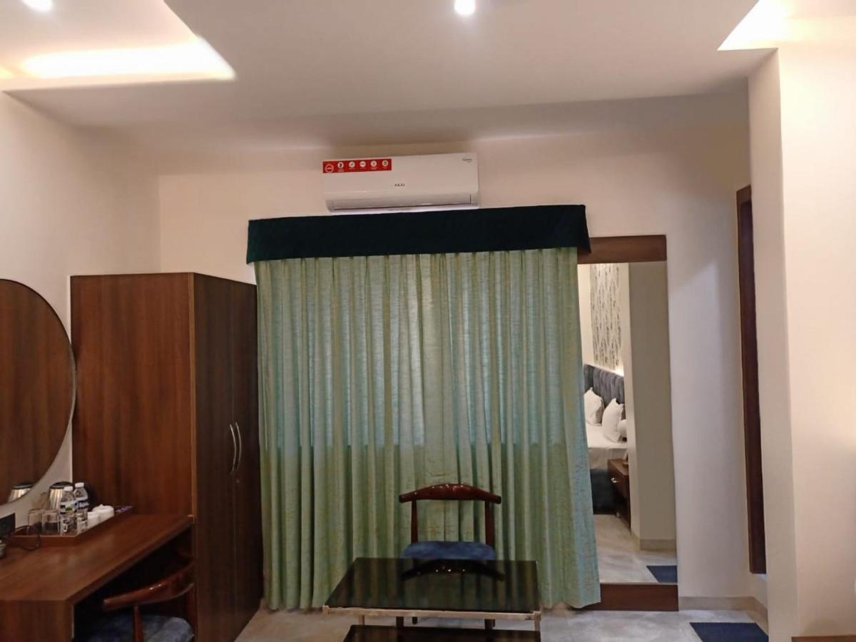 Hotel Rose Gold Ahmednagar Esterno foto