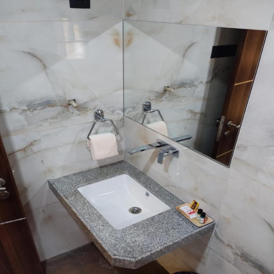 Hotel Rose Gold Ahmednagar Esterno foto