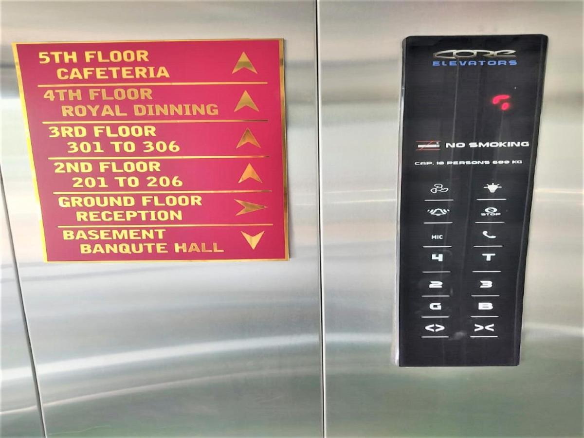 Hotel Rose Gold Ahmednagar Esterno foto