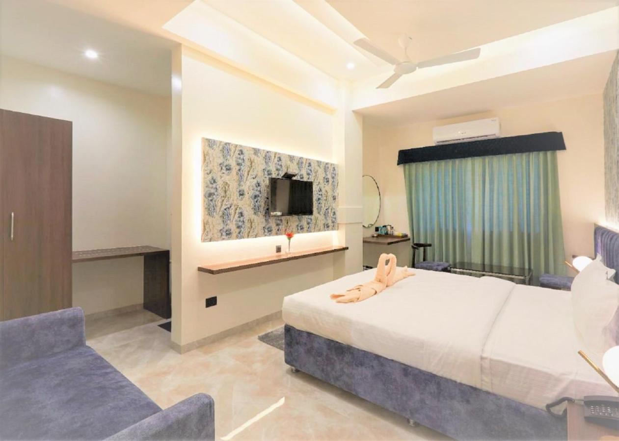 Hotel Rose Gold Ahmednagar Esterno foto