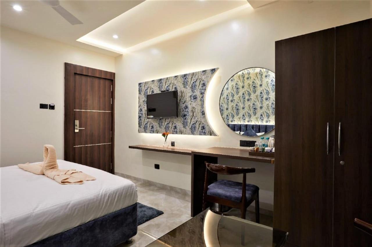 Hotel Rose Gold Ahmednagar Esterno foto