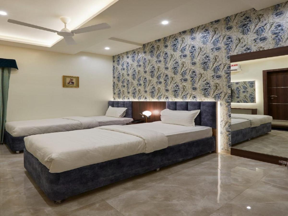 Hotel Rose Gold Ahmednagar Esterno foto