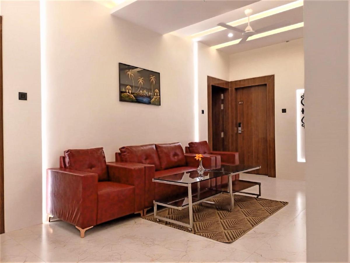 Hotel Rose Gold Ahmednagar Esterno foto
